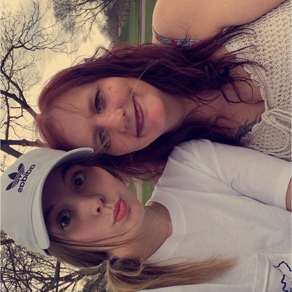 Meet your Posher, Mariah & Sandy! - Picture 3 of 3